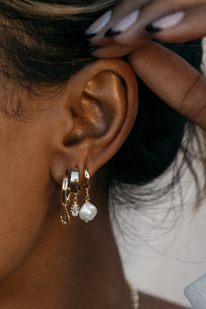 Chic Faux Pearl Drop Earrings - Image 3