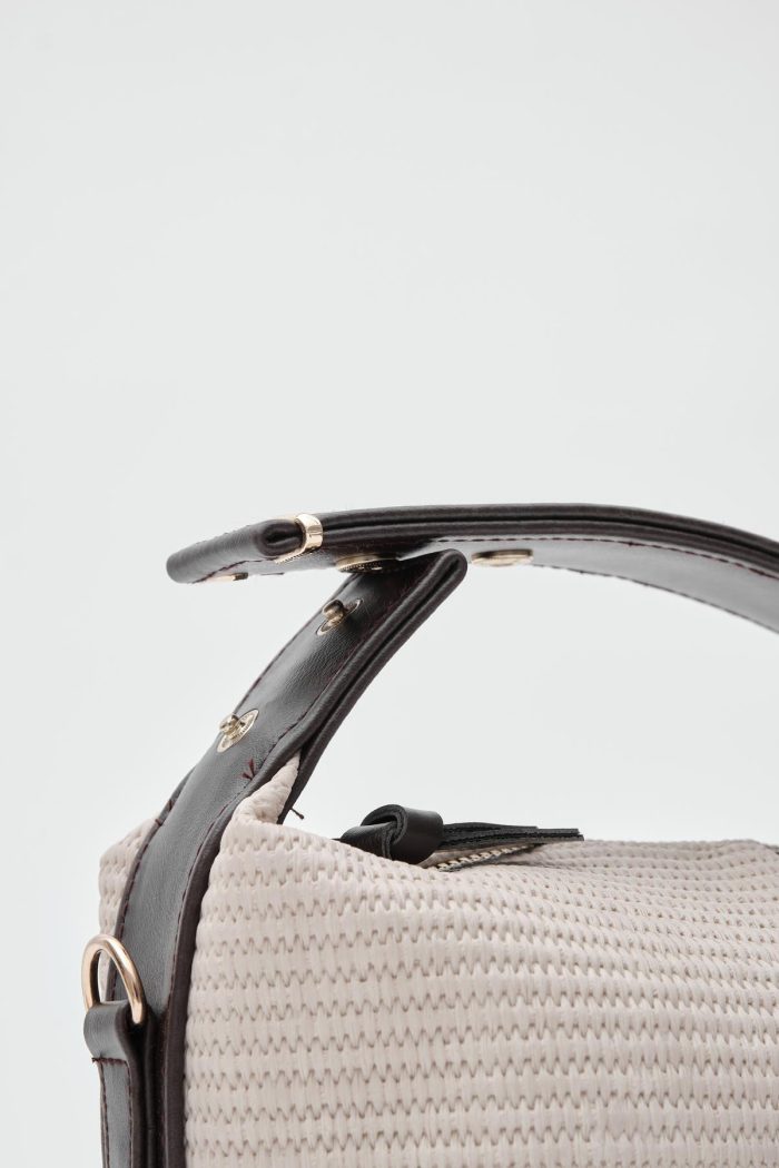 Elegant Woven Shoulder Bag - Image 4