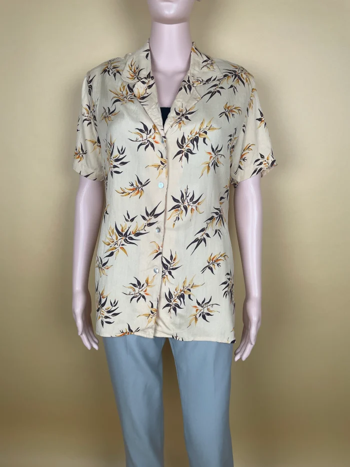 Elegant Floral Patterned Silk Shirt - Image 2